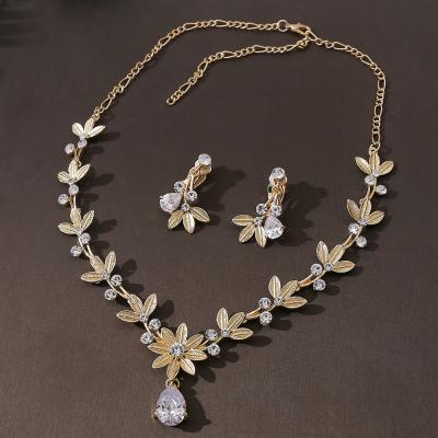 China FASHIONABLE 2 in 1 Fashion Flower Bridal Necklace Earring Set Women Bridal Accessories Wedding Hair Accessories for sale