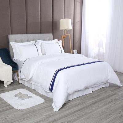 China Nondisposable 100% Cotton Hotel / Home Bedding Sets With Blue Border Design Bedding Set for sale