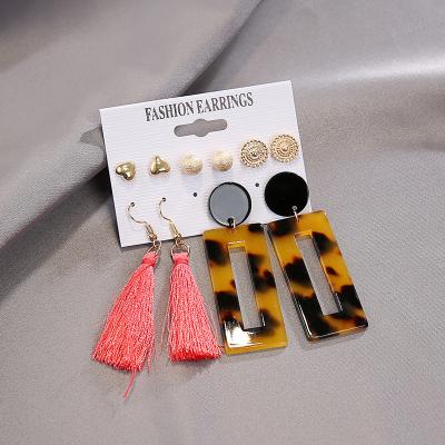 China 2021 Fashion Set of Faux Diamond Tassel Earrings Women Flashing Acrylic Hot Selling Pearls Trendy Acrylic Earrings Set for sale