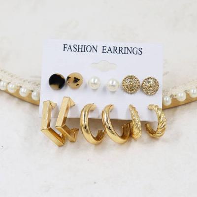 China Environmental Friendly Women 2021 Fashion Earring Exaggerated Geometric C Shape Acrylic Pearl Earrings Square Wholesale for sale