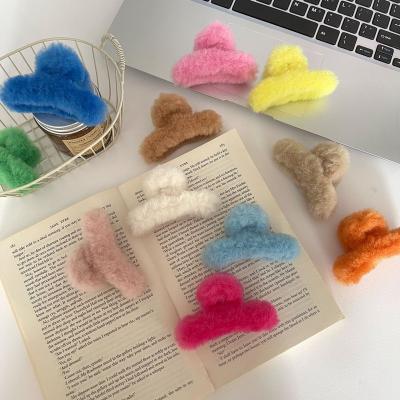 China Colorful Hair Accessories Small Size Plush Hair Claw Hair Claw Grabs Princess Autumn And Winter Hair Accessories For Girls for sale