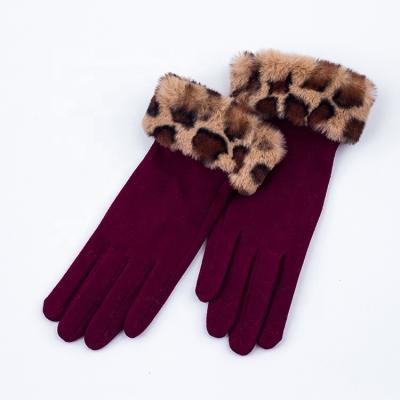 China Wholesale Plain Women's Leopard Print Fur Cuff Gloves Winter Touch Screen Gloves for sale