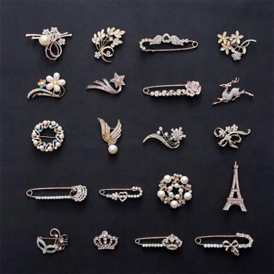 China Crystal Broche 3.5Cm Brooches Flower Pins Brooches Designer And Brooch for sale