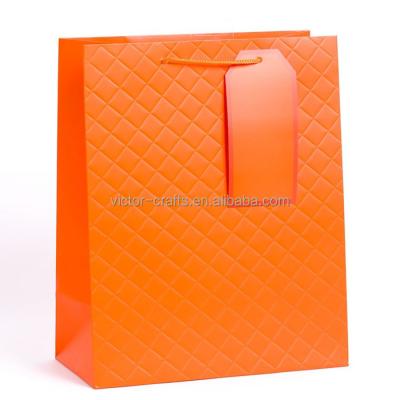 China Large Recyclable Orange Gift Bag Quilted Logo Printed Paper Bags for sale