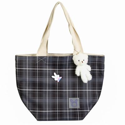 China Durable Folding Using Low Price Tote Handbag Foldable Plaid Tote Shopping Shoulder Bag for sale