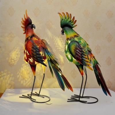 China Outdoor LANDSCAPE Garden Ornaments Metal Animals Shape Parrot Solar Panel Light for sale