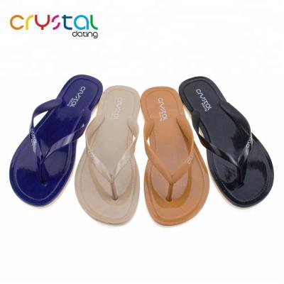 China Flip Flops Ladies Flat Flip Flops Slippers with Colorful Crystal Outsole for sale