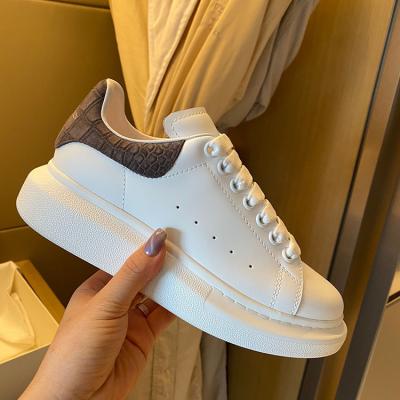 China 2023 Women's Casual Shoes Simple Design Brand Ladies Sports Famous Anti-skid Flat Sneakers Woman for sale