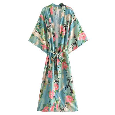 China Vintage Washable Green Crane Floral Print Sashes Women V-Neck Bohemian Batwing Sheath Long Robe Boho Kimono Bikini Cover-up for sale