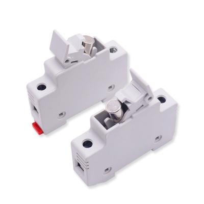 Chine Pneumatique à courant continu 15 32 Ampère 10x38mm 1000V Porteur électronique de fusible solaire Bloc 1000Vdc 1500Vdc Din Rail à vendre