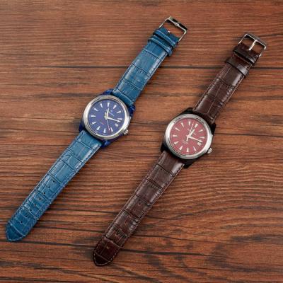 China Reloj de cuarzo de hombre moderno Reloj de cuero de cuarzo con banda de acero inoxidable en venta