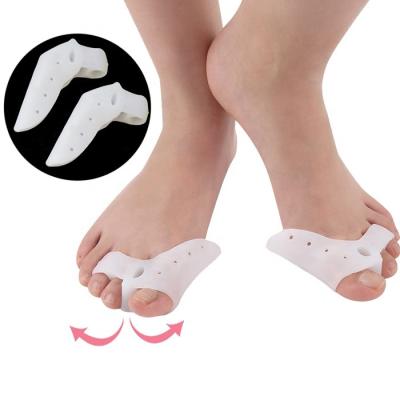 China Gel Toe Separator Insole Toe Straightener SEBS Pain Gel Toe Separator Insole Relieve Bunion for sale