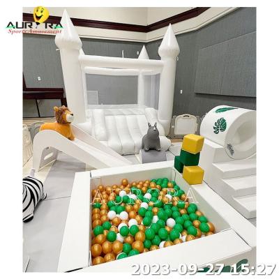 China Goedkope Custom Indoor White Soft Play Soft Play apparatuur met opblaasbaar springhuis Te koop