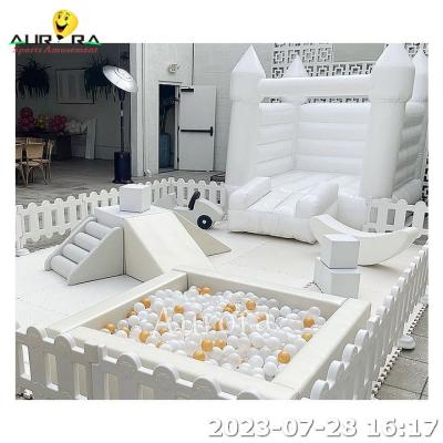 China Soft Play Indoor Soft Play Equipment For Sale White With Inflatable Bounce House for sale