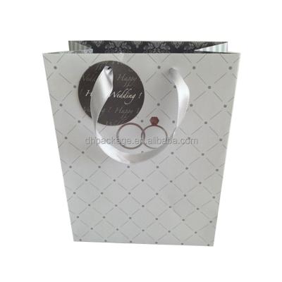 China Recycled Materials Factory Supply High Quality Silver Luxury Wedding Paper Shopping  Gift Bag for sale