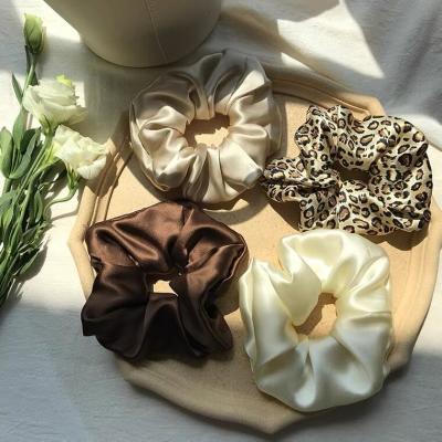 China Fashion Style Mulberry Hair Scrunchies Pure Silk Elastic Hair Ties For Girls 100% Silk Scrunchies for sale