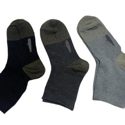 China Fashion High Quality Sporty High Quality Wholesale Grip Cotton Men's Anti Slip Cotton Football Sports Socks for sale