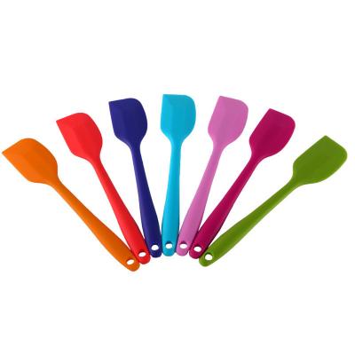 China Sustainable Kitchen Tools Universal Nonstick Butter Scraper Frosting Cake Spatula Silicone for sale