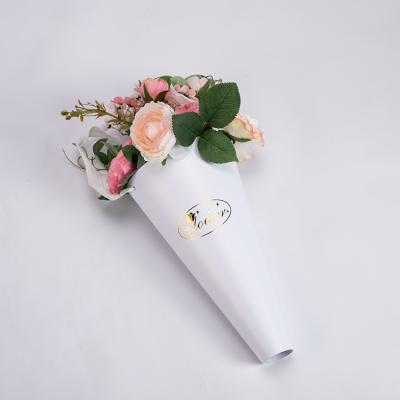 China Wholesale Custom Portable Paper Luxury Conos Recyclable Bouquet Gift Wrapping Cone Flower Bag Para Flores for sale