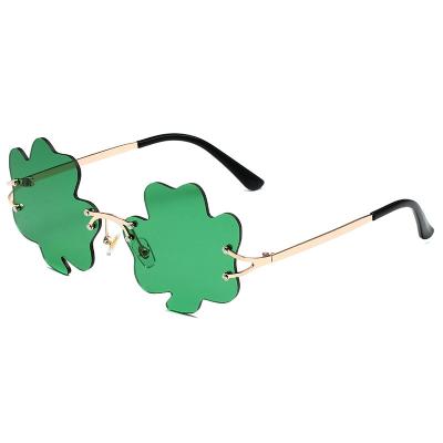 China Customized European Border and American Fashion Modern Sunglasses Ocean Fashion Metal Piece Irregular Clover Sunglasses for sale