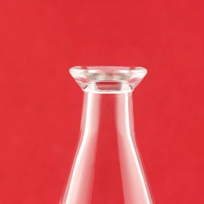 China Liquor Wholesale Wine Flint Whiskey Decanter Glass Bottle 700ml Bulk Propeller Shaped Decanter For Spirits for sale