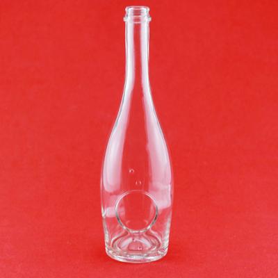 China Juice 750ml Borosilicate Glass Bottle Embossed Round Logo Juice Bottle With Screw Cap for sale