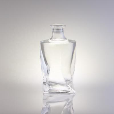 China Super Heavy Whiskey Glass Whiskey Bottles 750ml Clear Empty Glass Bottles With Cork Stoppers for sale