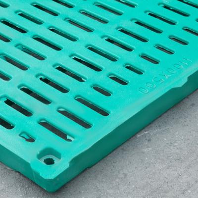 China Low Cost Plastic Slat Flooring Suitable For Breeding Equipment For Cattle, Sheep And Pigs for sale