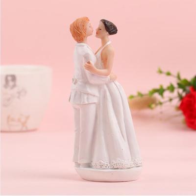 China The Bride Groom Resin Topper Wedding Ornament Wedding Resin Fashion Cake Topper Groom Decoration From Everybody Valentine's Gift for sale