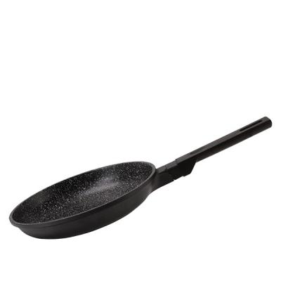 China 2021 Most Popular Stove Chinese Home 20cm Die Viable Thick Black Cast Aluminum Pan Fried Egg Pan for sale