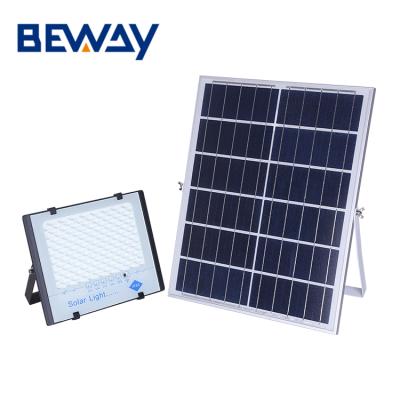 China Sports Stadiums Outdoor Waterproof IP66 Automatic Control Regulator 25w 40w 60w 100w 200w Led Solar Flood Lamp for sale