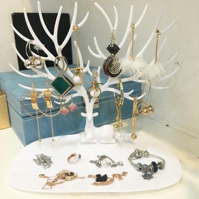 China Creative Viable Pendant Organizer Display Holder Rack Ring Organizer Display Antler Shape Necklace Bracelet Key Chain Jewelry for sale