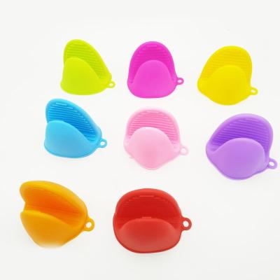 China 1PCS Kitchen Insulation Cooking Pot Cups Silicone Insulated Heat Insulation Plug Against Hot Dish Clip Microwave Oven Tools for sale