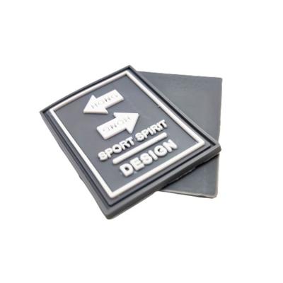 中国 Custom Brand Name Logo 3d Soft PVC Patches Label Printed Rubber Patch 販売のため