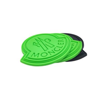 China Stick On Custom 3D Embossed Name Logo 3D Rubber Patches For Clothing en venta