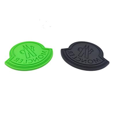 中国 Top quality custom 2D embossed silicone logo label soft rubber 3d patch for garment 販売のため