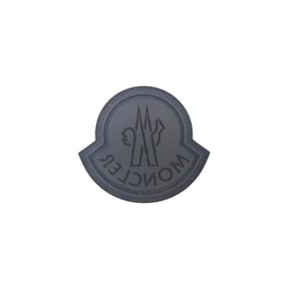 China Wholesale Custom Garment Clothing Mesh Fabric High Density 3D Embossed Silicon Brand Logo Rubber patches en venta