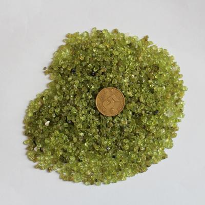 China China Natural Crystal Gravel Tumbled Quartz Macadam Olivine Stone Green Crystal Crushed Stone Decoration for sale