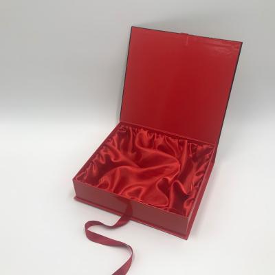 China Custom Logo Folding Gift Box Magnet Recyclable Luxury Packaging Paper Boxes for sale