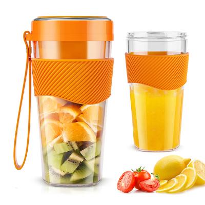 China Car Mini Hand Bottle Fresh Juicer Personal Electric Portable Blender for sale