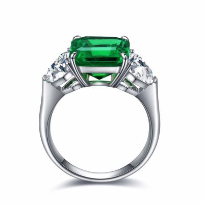 China Exquisite Workmanship Fine Quality S925 Sterling Silver Plated 18k Gold Emerald Set Ring (With Certificate) for sale