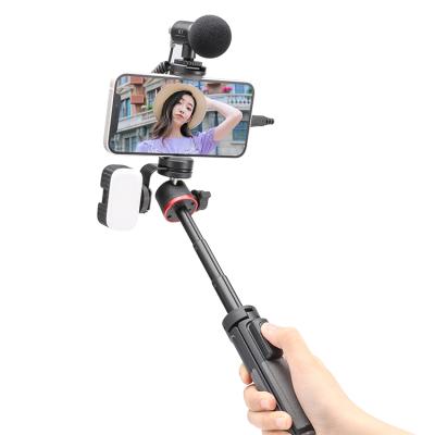 Chine Extendable Travel Vlog Foldable Selfie Stick Wireless Remote Control Mini Tripod Tripod For Mobile Phone à vendre