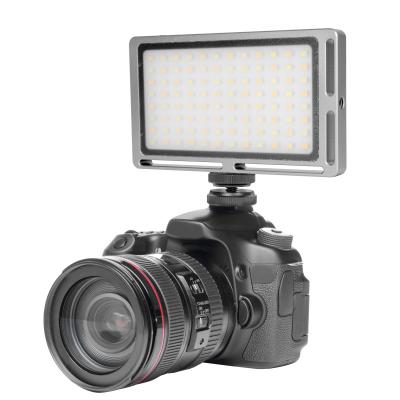 Cina AFI LR-11 Thin Dimmable LED Video Light LED Display with Battery On Camera DSLR Photography Lighting Fill Light in vendita