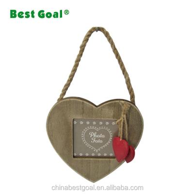 China Eco-friendly Fashion String Wall Hung Heart Shaped Wooden Picture Frame Wholesale for sale