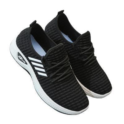 China 2021 new light weight fashion popular sports non-slip women's shoes breathable soft bottom shoes for sale