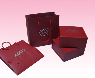 China luxurious paper carboard cosmetic box with silver stamping logo for sale