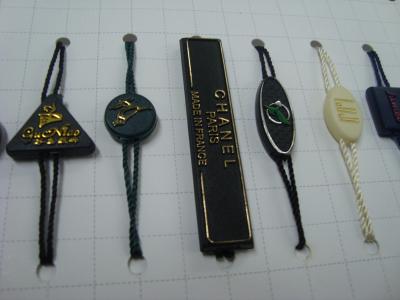 China custom plastic luggage tags with gold embossed logo self locking plastic tags for sale