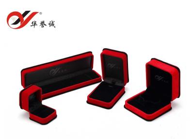 China Precise Design Red Velvet Necklace Box , Pendant Jewelry Box Set For Gift Storage for sale