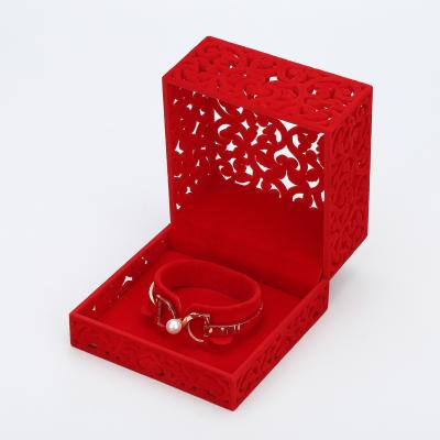 China Square Flocking Velvet Jewelry Box 100 * 100 * 67 mm For Bangle / Bracelet Display for sale