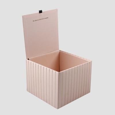 China Recycled Materials Low Price Custom Cardboard Luxury Gift Flower Packing Box for sale